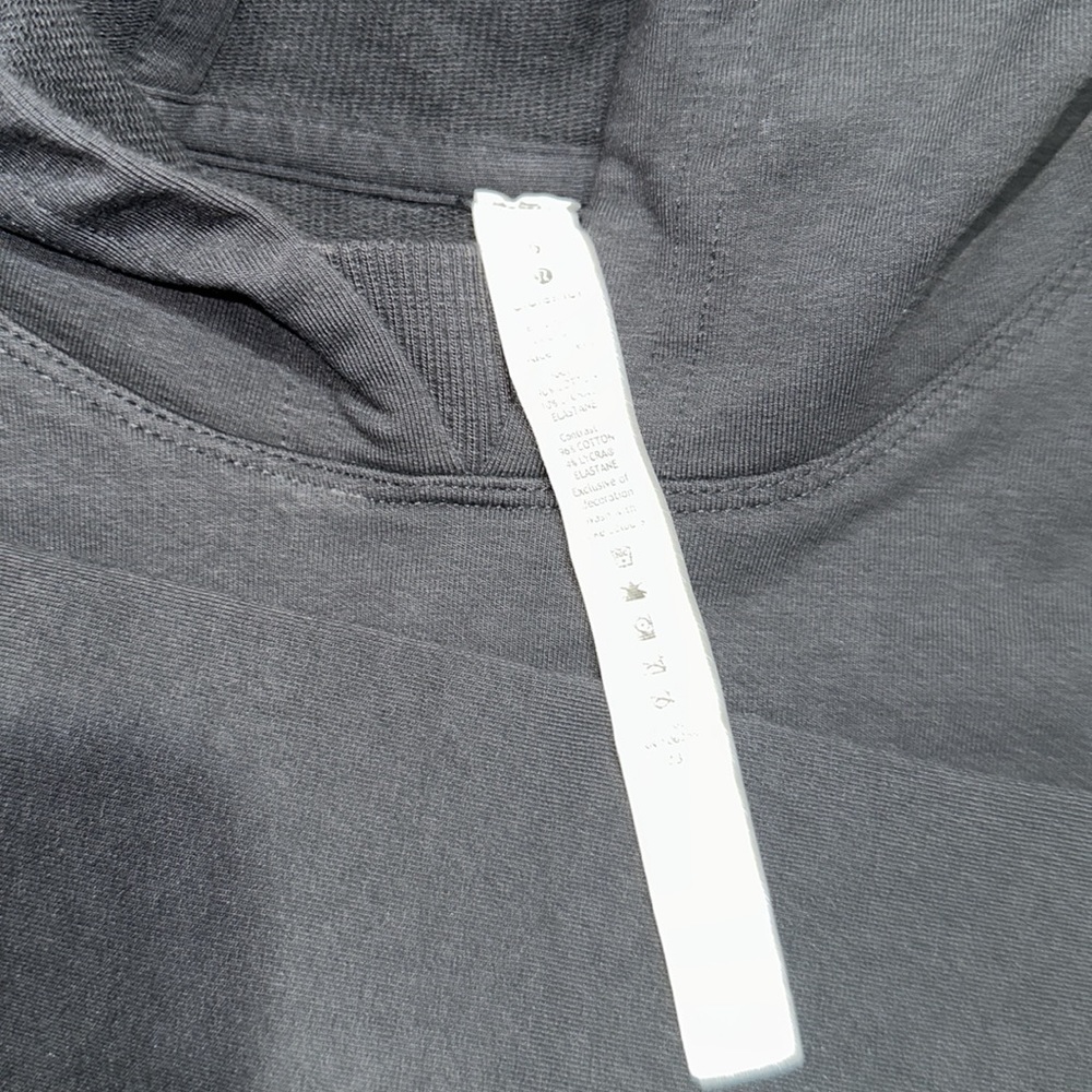 Lululemon cropped black stretch hoodie. Women’s size 6. - Picture 4 of 7